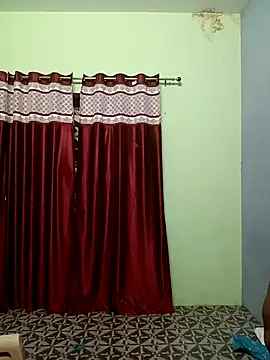 School medam online show from November 6, 2025, 4:00 pm