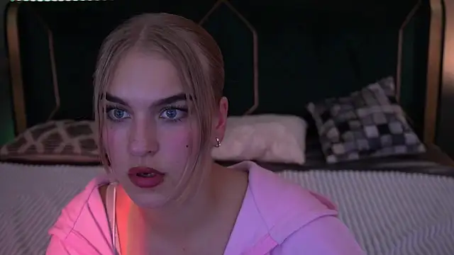 Snapshot of AlinaLiii chatting on November 10, 2025, 8:58 pm AlinaLiii online show from November 10, 2025, 8:58 pm