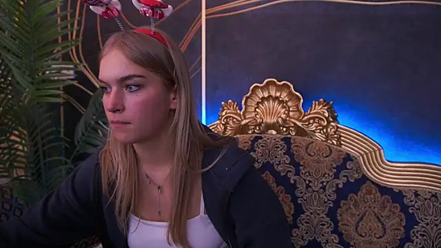 Snapshot of AlinaLiii chatting on December 4, 2025, 8:52 pm AlinaLiii online show from December 4, 2025, 8:52 pm