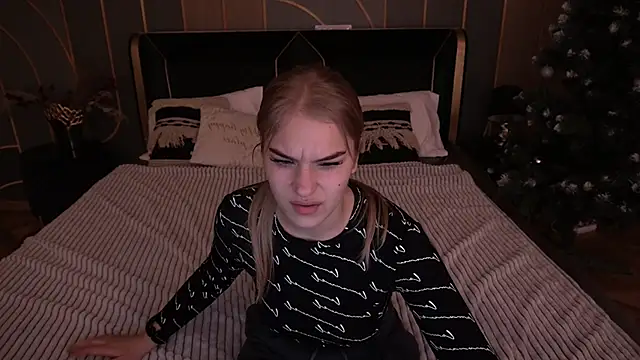 Snapshot of AlinaLiii chatting on January 14, 2026, 6:39 am AlinaLiii online show from January 14, 2026, 6:39 am