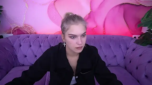 Snapshot of AlinaLiii chatting on November 27, 2025, 1:33 pm AlinaLiii online show from November 27, 2025, 1:33 pm