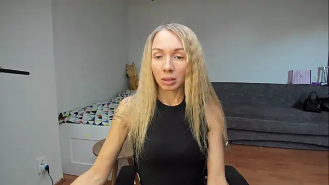 Snapshot of AlisiaCat chatting on May 9, 2026, 1:47 pm AlisiaCat online show from May 9, 2026, 1:47 pm
