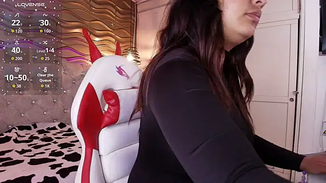 TahiyaMuley  online show from November 18, 2025, 7:50 pm