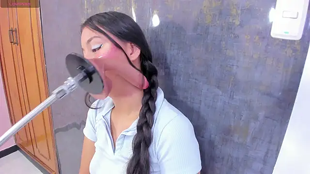 mia celezte online show from November 13, 2025, 11:58 am