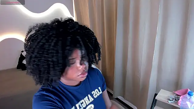 kehlannis  online show from November 5, 2025, 8:12 pm