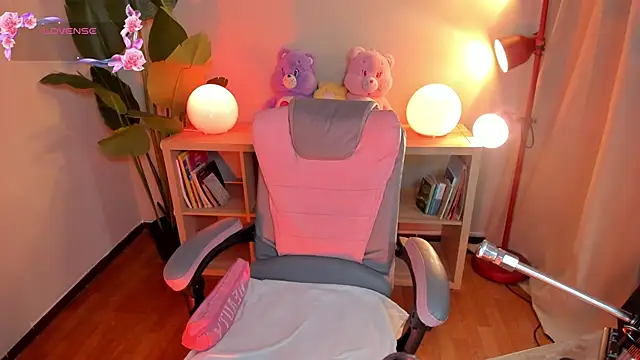 Snapshot of kehlannis_ chatting on February 17, 2026, 8:39 pm kehlannis online show from February 17, 2026, 8:39 pm