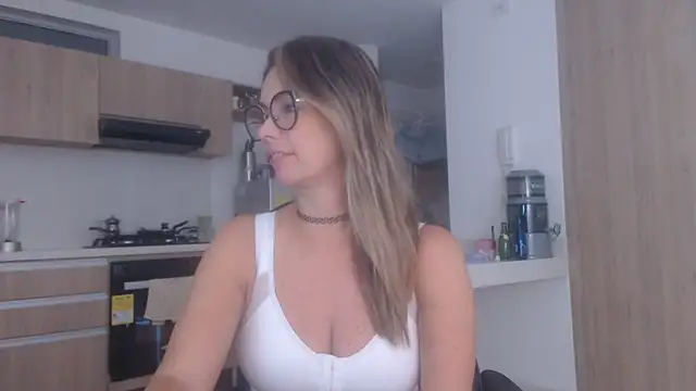 LovePaula online show from November 4, 2025, 11:25 am