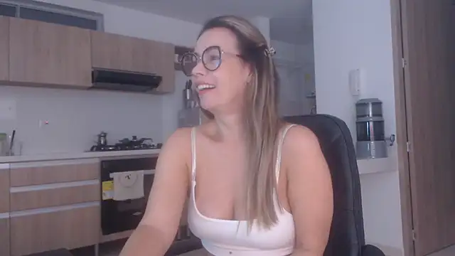 LovePaula online show from February 6, 2026, 10:33 am