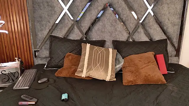 Snapshot of Dafne__Ruiz chatting on October 4, 2025, 12:07 pm Dafne Ruiz online show from October 4, 2025, 12:07 pm