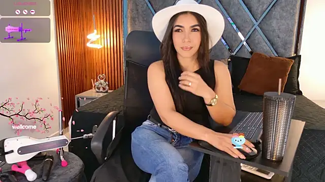 Dafne  Ruiz online show from January 16, 2026, 1:04 pm