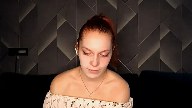 FoxLina online show from October 25, 2025, 8:09 pm