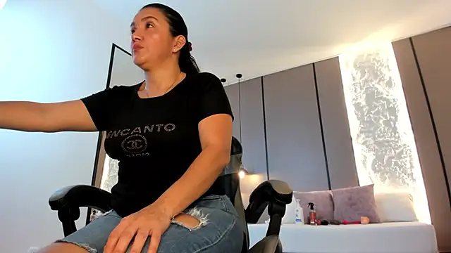 zoee zi online show from February 11, 2026, 7:36 pm