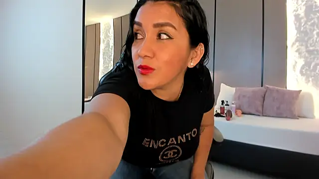 zoee zi online show from December 4, 2025, 7:35 pm