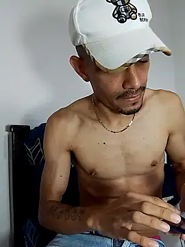 LATINO27CM online show from October 4, 2025, 7:26 pm