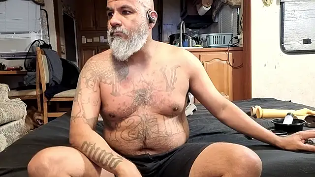 Snapshot of Clouds_4play chatting on October 30, 2025, 6:49 pm Clouds 4play online show from October 30, 2025, 6:49 pm