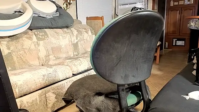 Snapshot of Clouds_4play chatting on October 28, 2025, 2:34 am Clouds 4play online show from October 28, 2025, 2:34 am