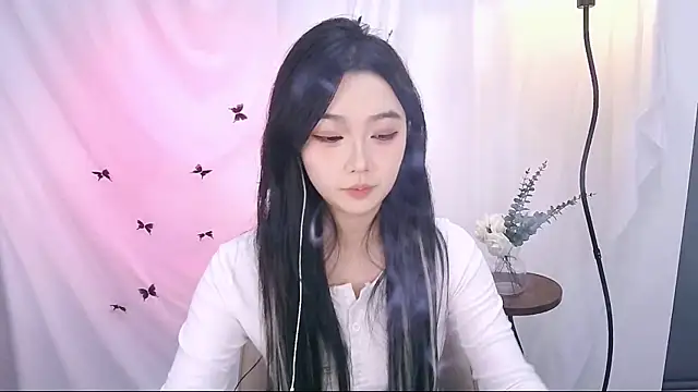 Snapshot of Miao-Maimiao chatting on November 23, 2025, 1:54 pm Miao-Maimiao online show from November 23, 2025, 1:54 pm