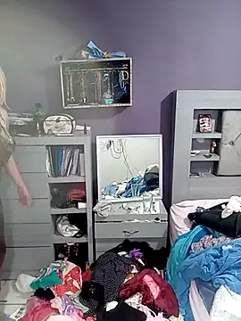 transreyna online show from February 27, 2025, 8:46 am