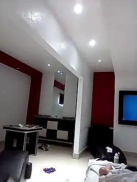 transreyna online show from March 1, 2025, 7:59 pm