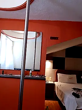 transreyna online show from March 18, 2025, 6:50 pm