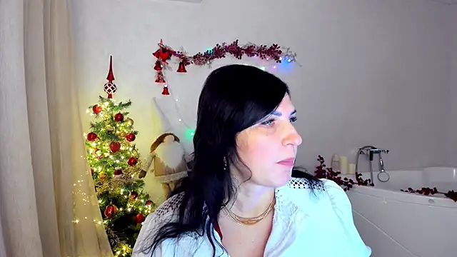 Snapshot of Moon_Veloure1 chatting on December 14, 2025, 3:35 am Moon Veloure1 online show from December 14, 2025, 3:35 am