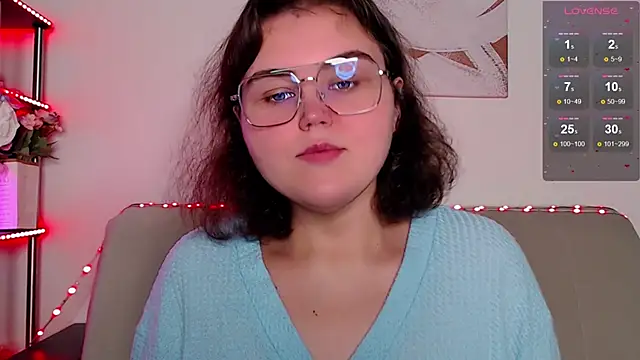 Snapshot of chatting on November 18, 2025, 4:27 am online show from November 18, 2025, 4:27 am