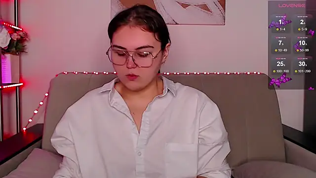 Snapshot of chatting on November 15, 2025, 4:05 am online show from November 15, 2025, 4:05 am