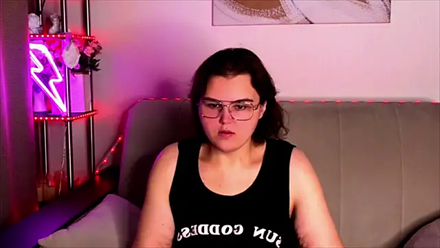 Snapshot of chatting on October 28, 2025, 2:23 am online show from October 28, 2025, 2:23 am