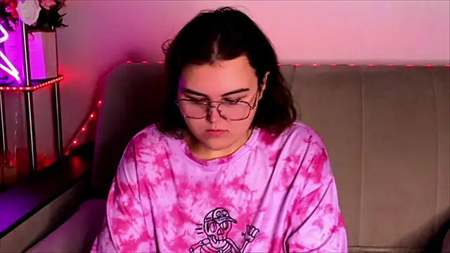 Snapshot of chatting on November 13, 2025, 4:16 am online show from November 13, 2025, 4:16 am