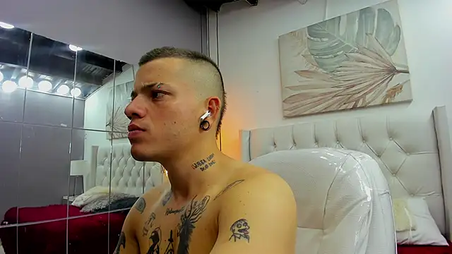 Snapshot of wildthor26 chatting on February 24, 2026, 4:35 am wildthor26 online show from February 24, 2026, 4:35 am