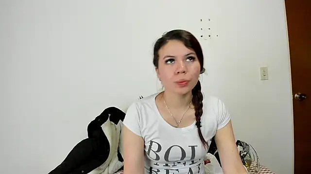 Valen tina online show from October 15, 2025, 12:24 pm