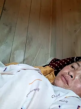 xuxulovezz online show from April 14, 2026, 5:12 am