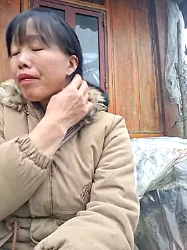 Snapshot of helenzz chatting on December 5, 2025, 12:43 am helenzz online show from December 5, 2025, 12:43 am