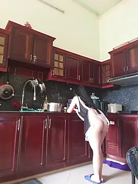 Snapshot of Helen-Tran chatting on October 16, 2025, 1:25 am Helen-Tran online show from October 16, 2025, 1:25 am