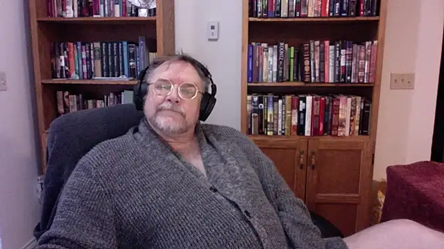 Snapshot of Vinyl22@xh chatting on March 1, 2026, 8:42 pm Vinyl22xh online show from March 1, 2026, 8:42 pm