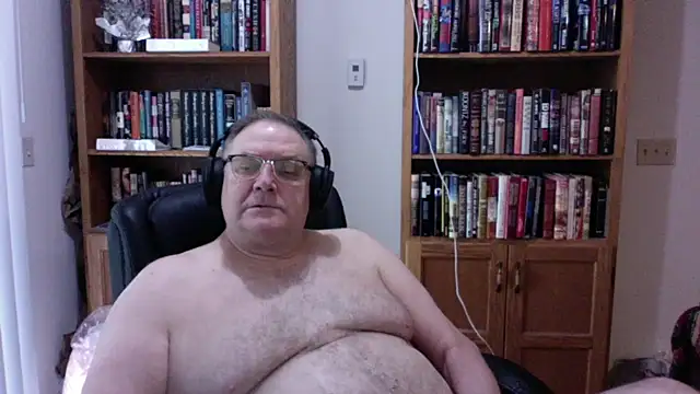 Snapshot of Vinyl22@xh chatting on July 4, 2026, 8:02 pm Vinyl22xh online show from July 4, 2026, 8:02 pm