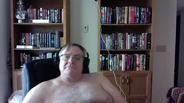 Snapshot of Vinyl22@xh chatting on June 27, 2026, 8:37 pm Vinyl22xh online show from June 27, 2026, 8:37 pm
