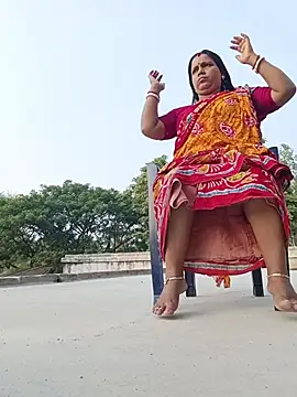 Snapshot of reya743 chatting on December 22, 2025, 10:04 am reya743 online show from December 22, 2025, 10:04 am