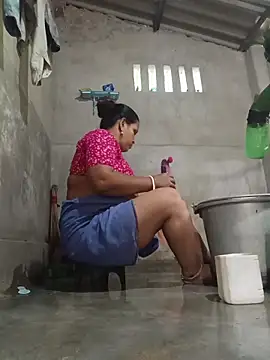 Snapshot of reya743 chatting on November 7, 2025, 7:35 am reya743 online show from November 7, 2025, 7:35 am