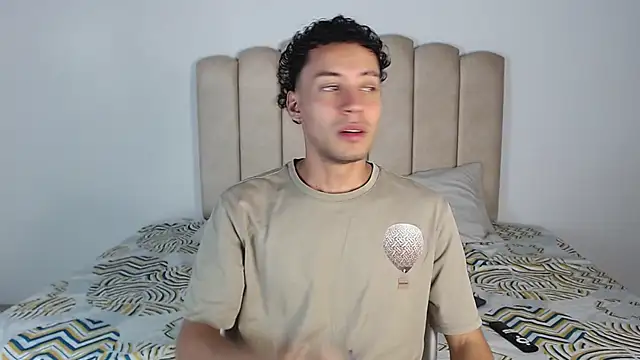 aroncooper1 online show from November 8, 2025, 4:05 am