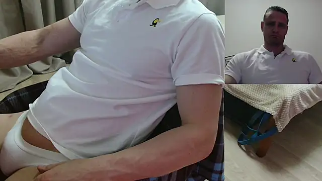 Snapshot of Freeze_Fire chatting on December 2, 2025, 5:03 pm Freeze Fire online show from December 2, 2025, 5:03 pm