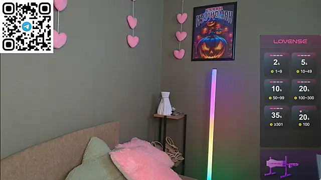 Snapshot of Selena_Lune chatting on November 6, 2025, 2:37 am Selena Lune online show from November 6, 2025, 2:37 am