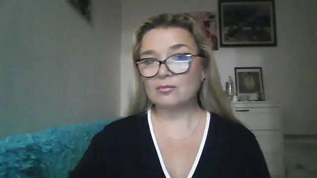 Snapshot of Myrienna chatting on October 1, 2025, 8:46 pm Myrienna online show from October 1, 2025, 8:46 pm