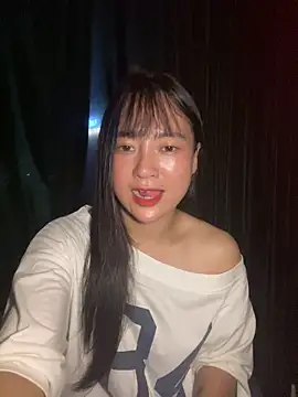 Snapshot of Be_xinh chatting on October 2, 2025, 4:21 pm Be xinh online show from October 2, 2025, 4:21 pm