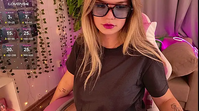 Snapshot of KellyHayden chatting on November 22, 2025, 1:32 pm KellyHayden online show from November 22, 2025, 1:32 pm