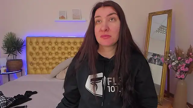 TrishaDarks online show from March 7, 2026, 6:20 am