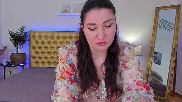 TrishaDarks online show from May 4, 2026, 5:22 am