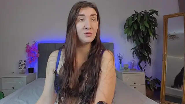 Snapshot of TrishaDarks chatting on November 19, 2025, 7:41 am TrishaDarks online show from November 19, 2025, 7:41 am