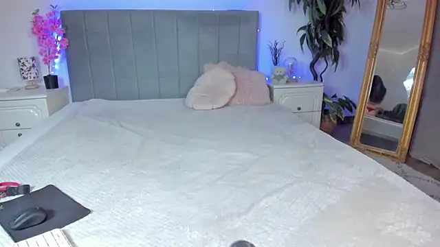 Snapshot of TrishaDarks chatting on November 8, 2025, 8:51 am TrishaDarks online show from November 8, 2025, 8:51 am