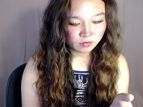 Snapshot of Eyes-on-me chatting on November 3, 2025, 1:00 am Eyes-on-me online show from November 3, 2025, 1:00 am